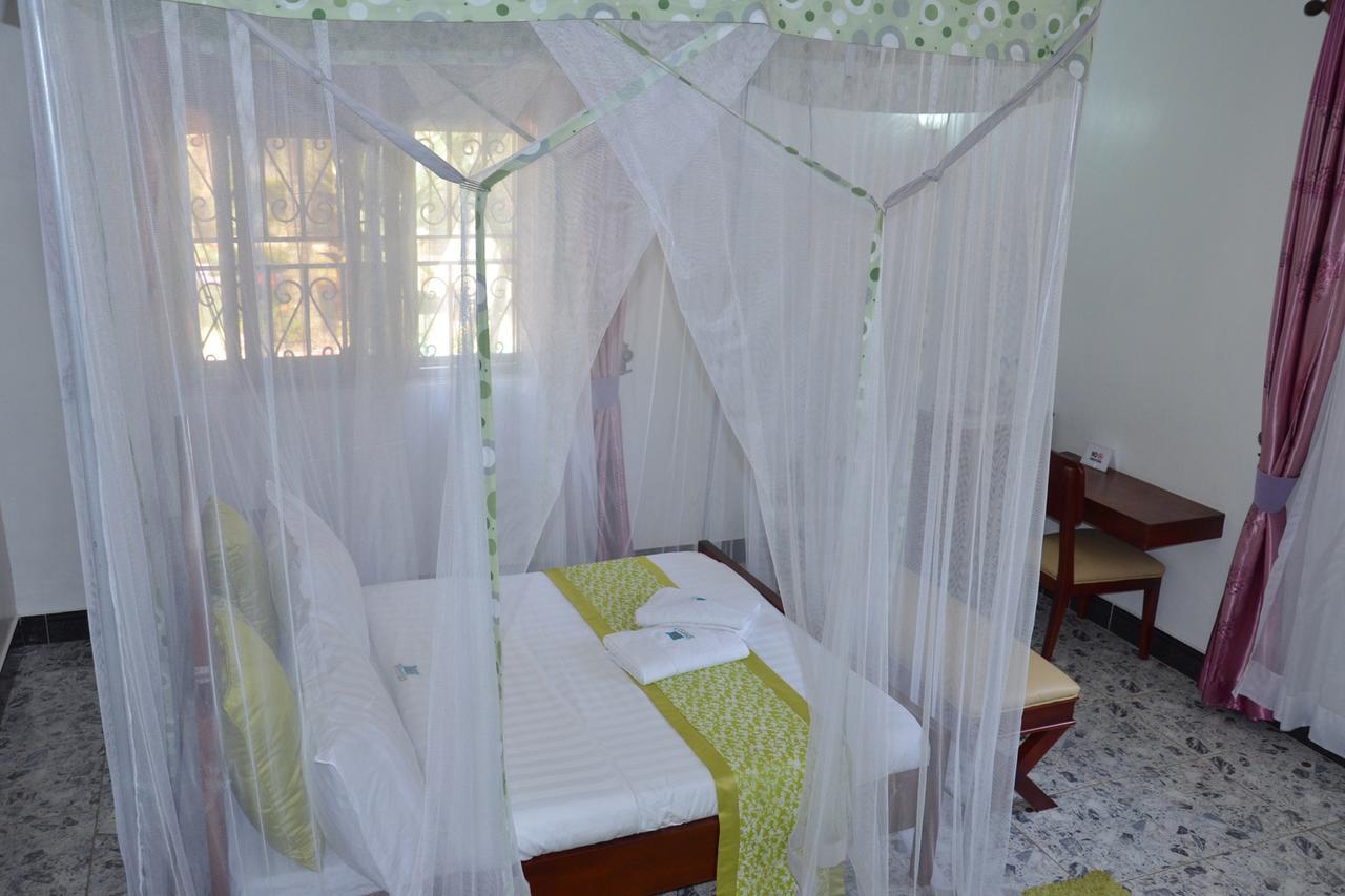 Sheevy"S Bed N Breakfast Fort Portal Екстериор снимка